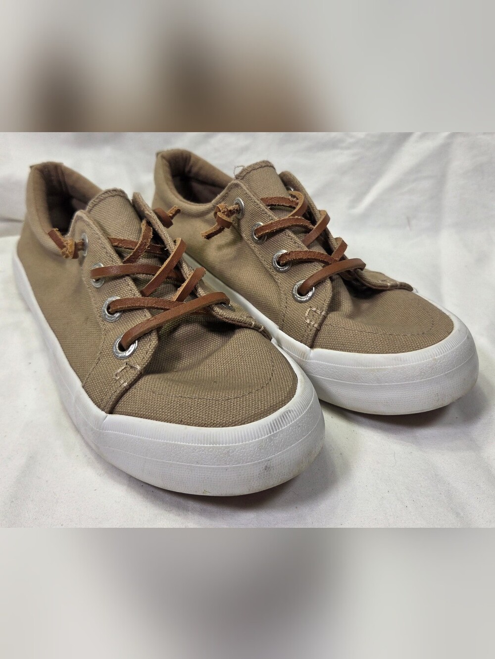 Tommy Bahama Women's Canvas Slip On Sneakers Tan Khaki Leather Laces Sz 7 - Picture 1 of 12